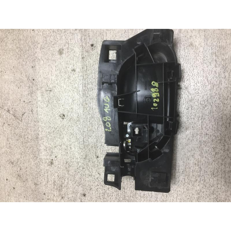 Poignee interieur avant gauche PEUGEOT 208 1 PHASE 1 d’occasion