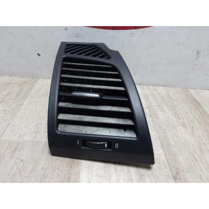 Aerateur tableau de bord avant droit BMW SERIE 1 E87 PHASE 1 d’occasion