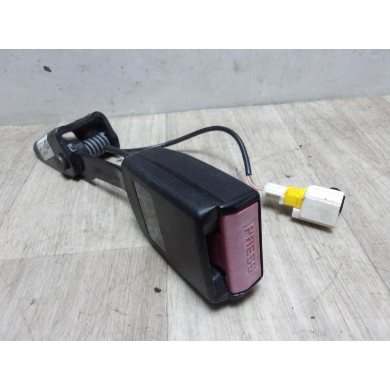 Attache ceinture arriere droit PEUGEOT 308 1 PHASE 1 CABRIOLET d’occasion