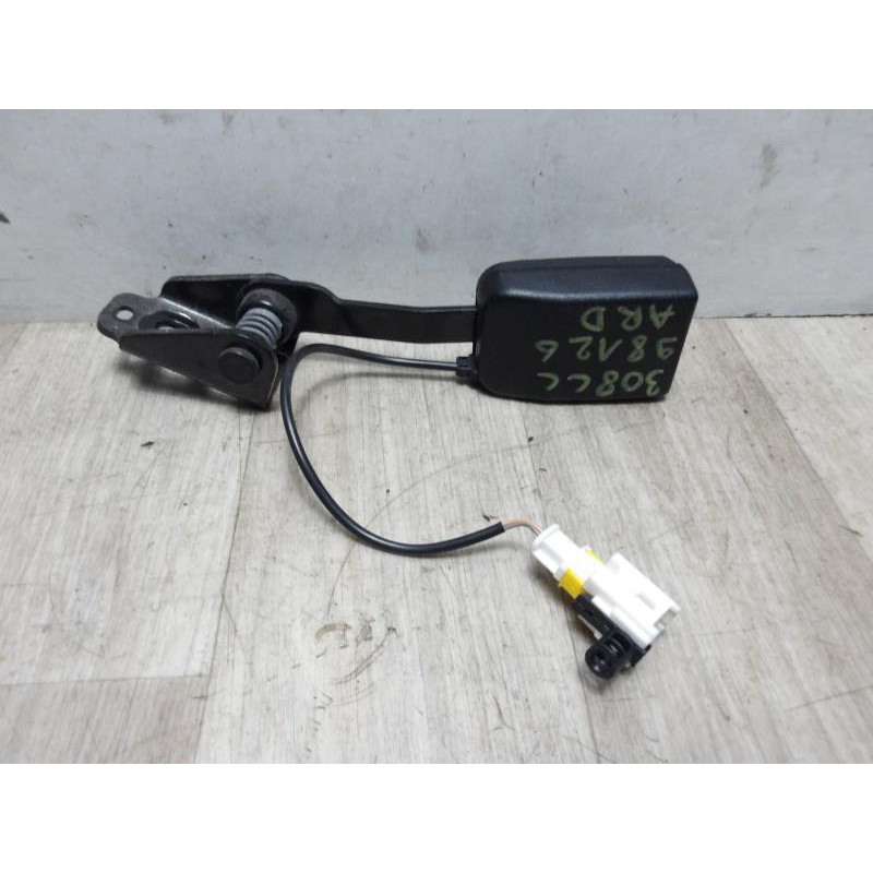 Attache ceinture arriere droit PEUGEOT 308 1 PHASE 1 CABRIOLET d’occasion