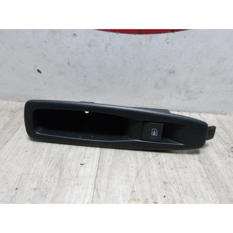 Interrupteur de leve vitre arriere droit RENAULT CLIO 4 PHASE 1 d’occasion