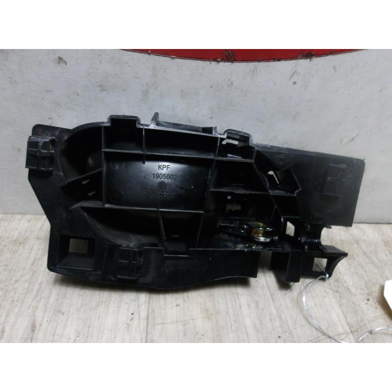 Poignee interieur avant gauche RENAULT CLIO 3 PHASE 2 d’occasion