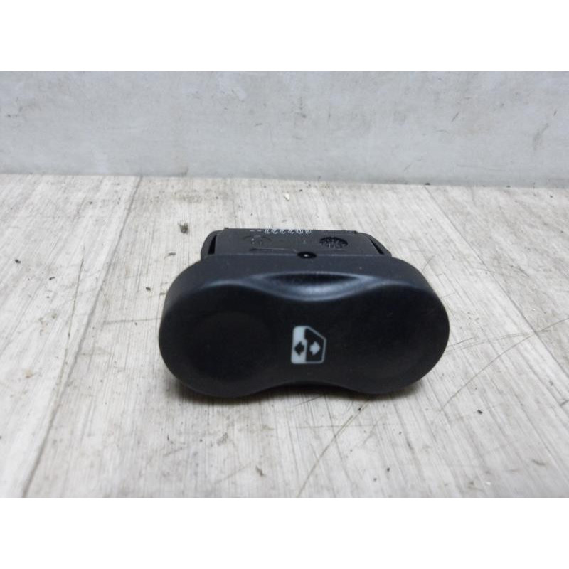 Interrupteur de leve vitre avant gauche DACIA DUSTER 1 PHASE 1 d’occasion