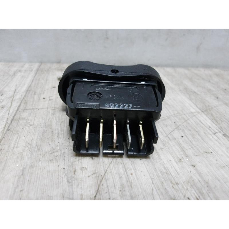 Interrupteur de leve vitre avant gauche DACIA DUSTER 1 PHASE 1 d’occasion