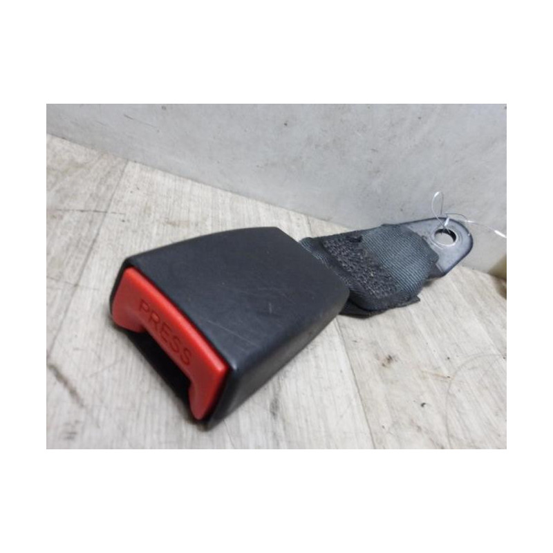 Attache ceinture arriere droit SUZUKI ALTO 3 d’occasion