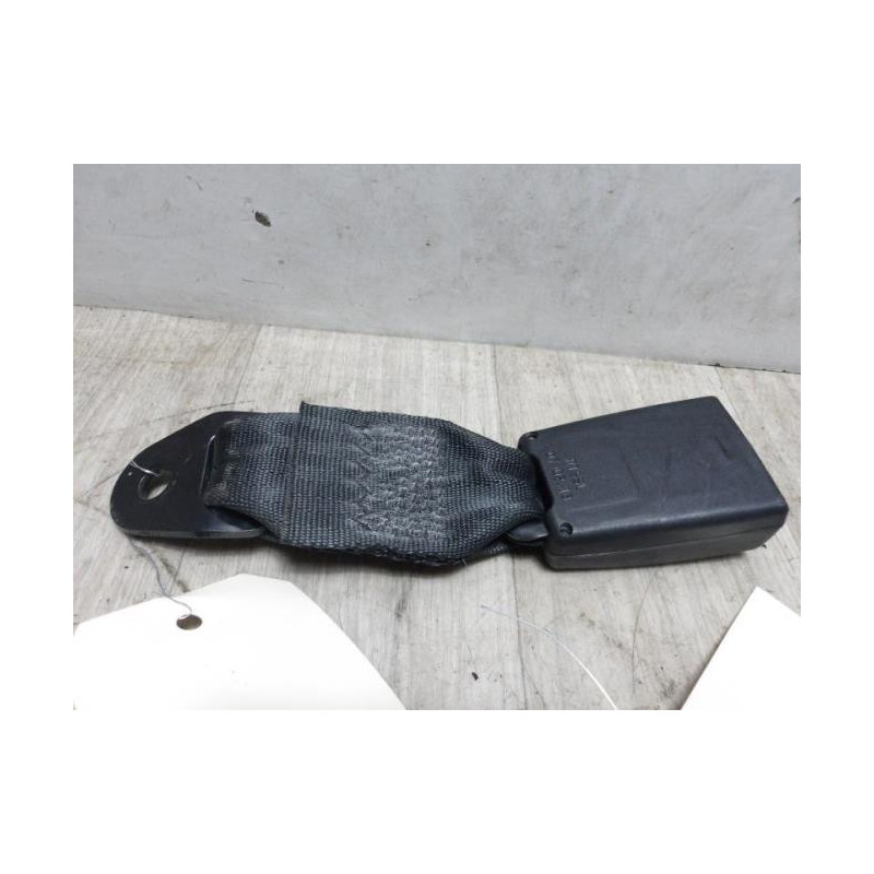 Attache ceinture arriere droit SUZUKI ALTO 3 d’occasion