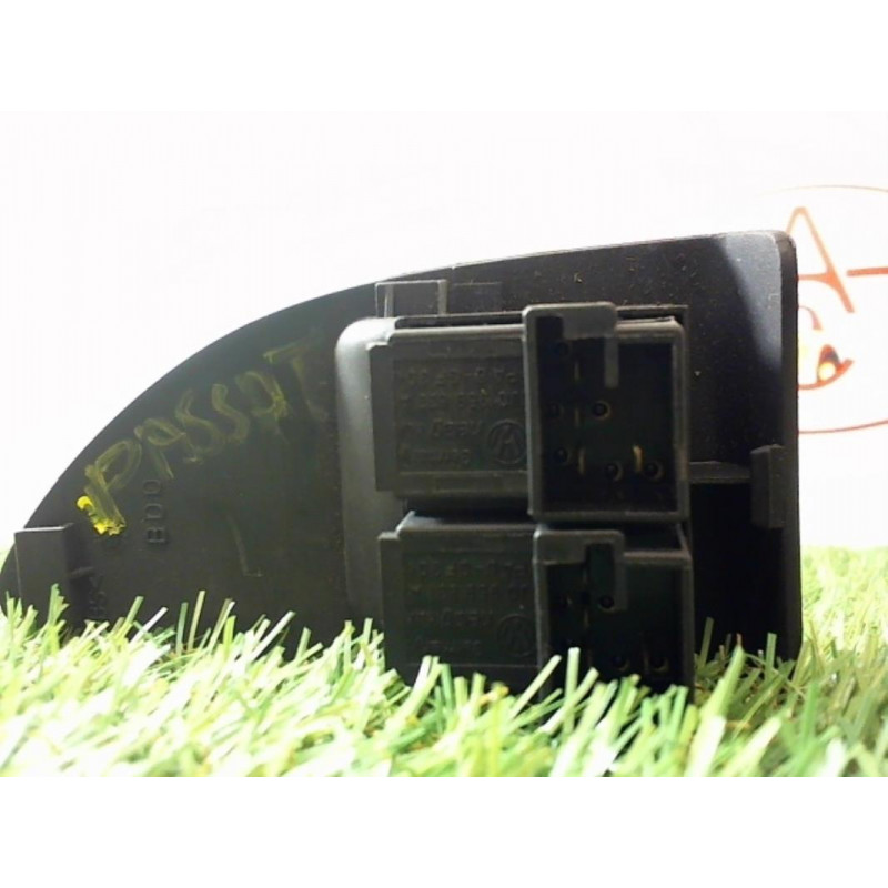Bouton/Interrupteur VOLKSWAGEN PASSAT V (3B3) d’occasion