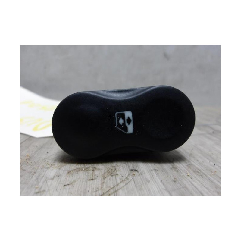 Interrupteur de leve vitre avant gauche DACIA DUSTER 1 PHASE 1 d’occasion