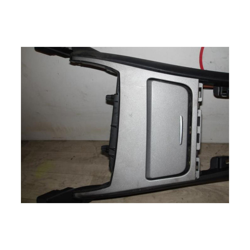 Console central (interieur plastique) BMW SERIE 1 E87 PHASE 2 d’occasion