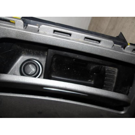 Console central (interieur plastique) BMW SERIE 1 E87 PHASE 2 d’occasion