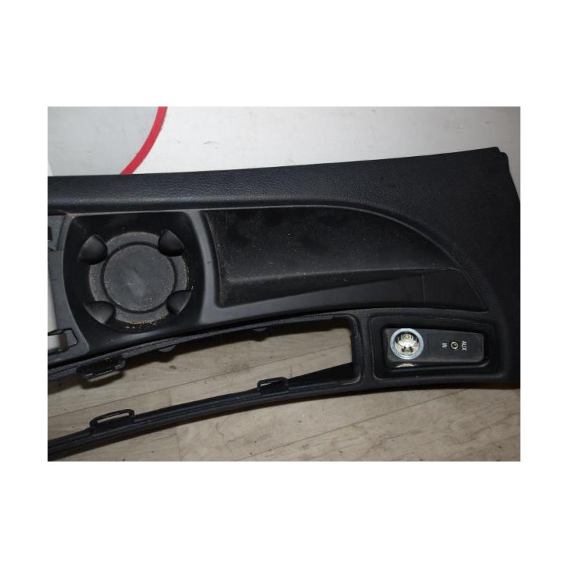 Console central (interieur plastique) BMW SERIE 1 E87 PHASE 2 d’occasion