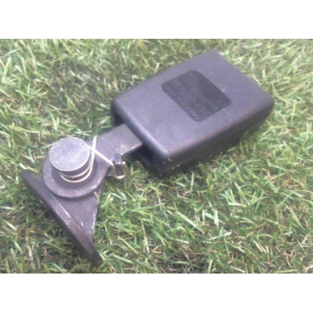 Attache ceinture arriere gauche VOLKSWAGEN PASSAT VI (3C2/362) d’occasion