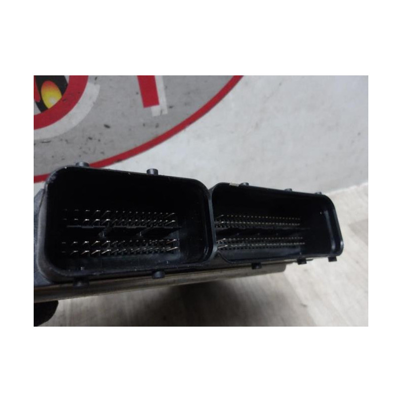 Calculateur moteur VOLKSWAGEN PASSAT 5 d’occasion