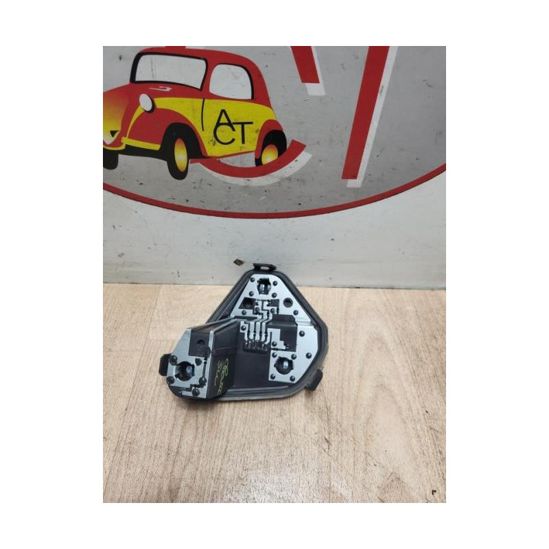 Platine feu arriere droit RENAULT CLIO 3 PHASE 1 BREAK d’occasion