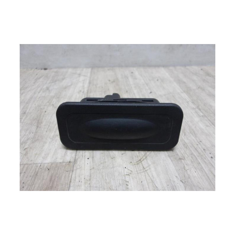 Bouton de coffre RENAULT  d’occasion