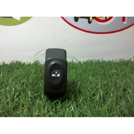 Interrupteur de leve vitre avant droit RENAULT CLIO II PHASE 1 d’occasion