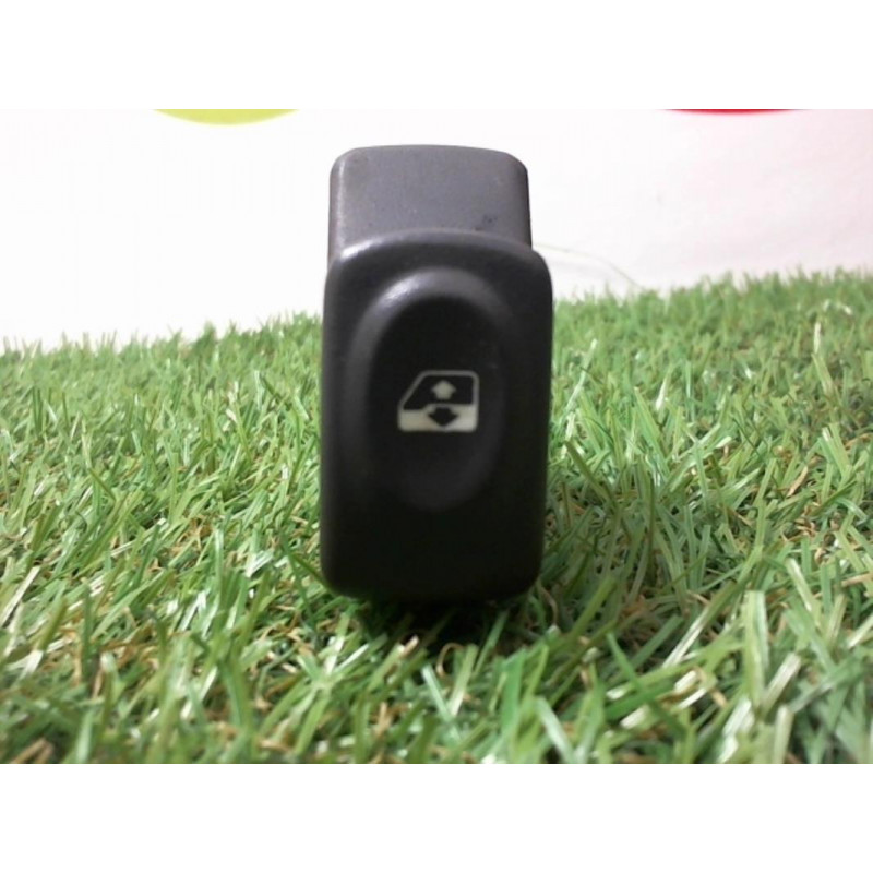 Interrupteur de leve vitre avant droit RENAULT CLIO II PHASE 1 d’occasion