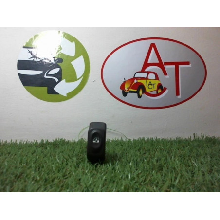 Interrupteur de leve vitre avant droit RENAULT CLIO II PHASE 1 d’occasion