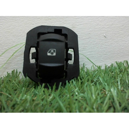 Interrupteur de leve vitre arriere droit RENAULT VELSATIS PHASE 2 d’occasion