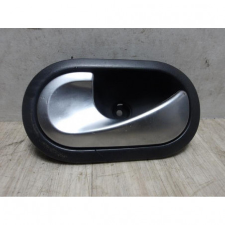 Poignee interieur avant gauche RENAULT CLIO 3 PHASE 1 d’occasion