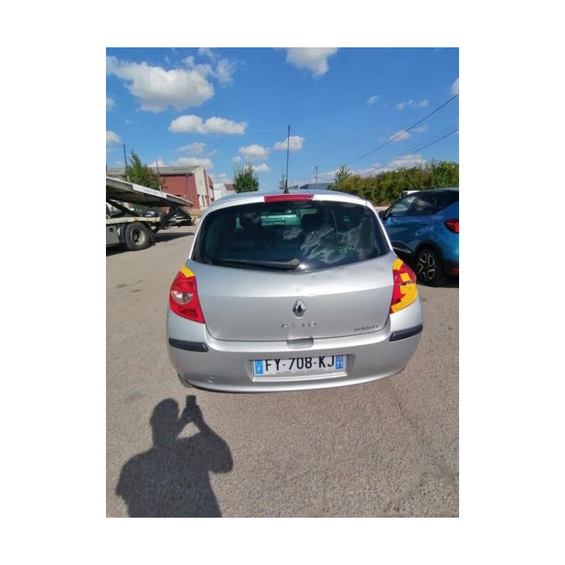 Poignee interieur avant gauche RENAULT CLIO 3 PHASE 1 d’occasion