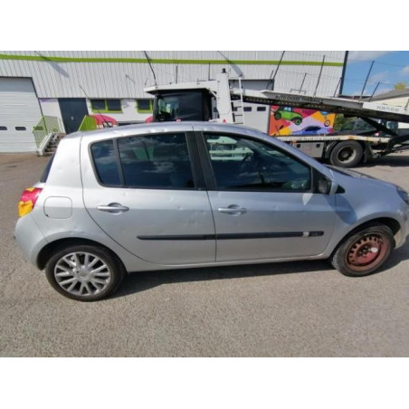 Poignee interieur avant gauche RENAULT CLIO 3 PHASE 1 d’occasion