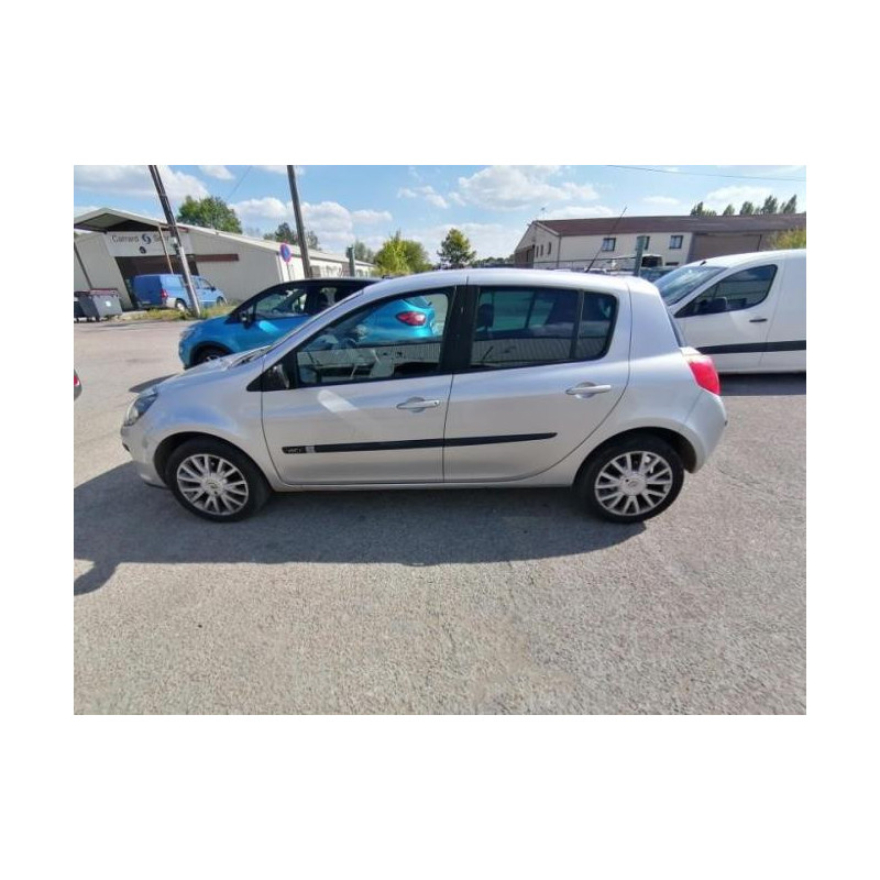 Poignee interieur avant gauche RENAULT CLIO 3 PHASE 1 d’occasion