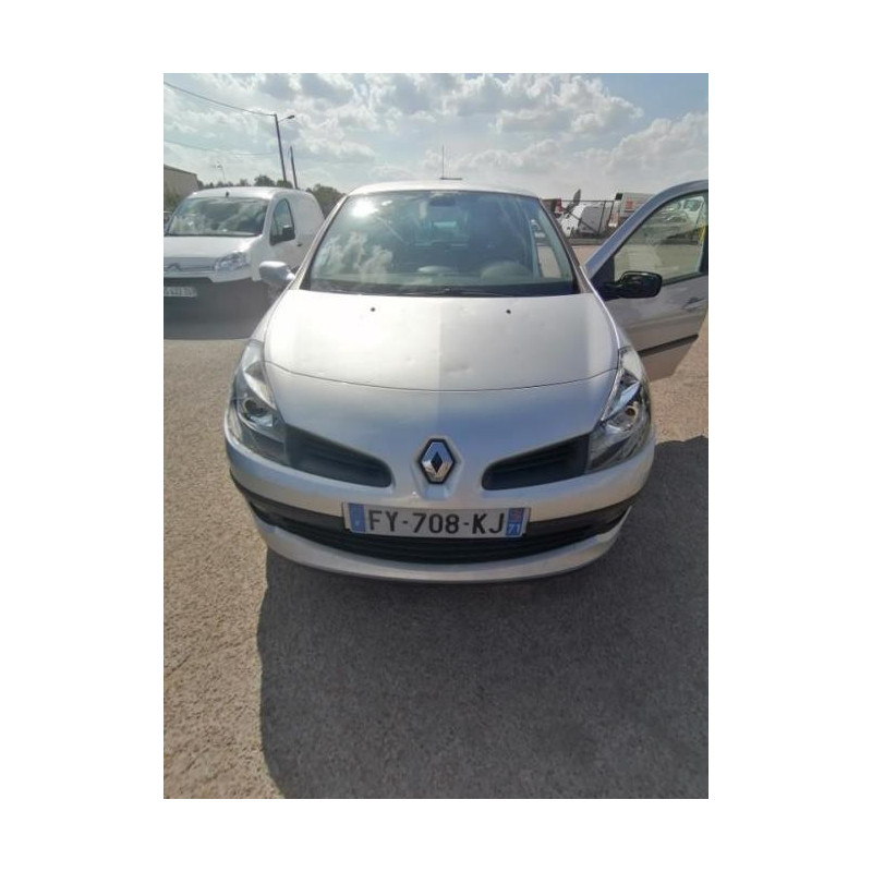 Poignee interieur avant gauche RENAULT CLIO 3 PHASE 1 d’occasion