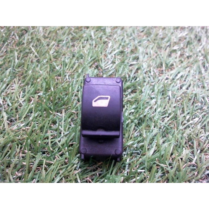 Interrupteur de leve vitre arriere droit PEUGEOT 5008 MONOSPACE (OA/OE) HDI d’occasion
