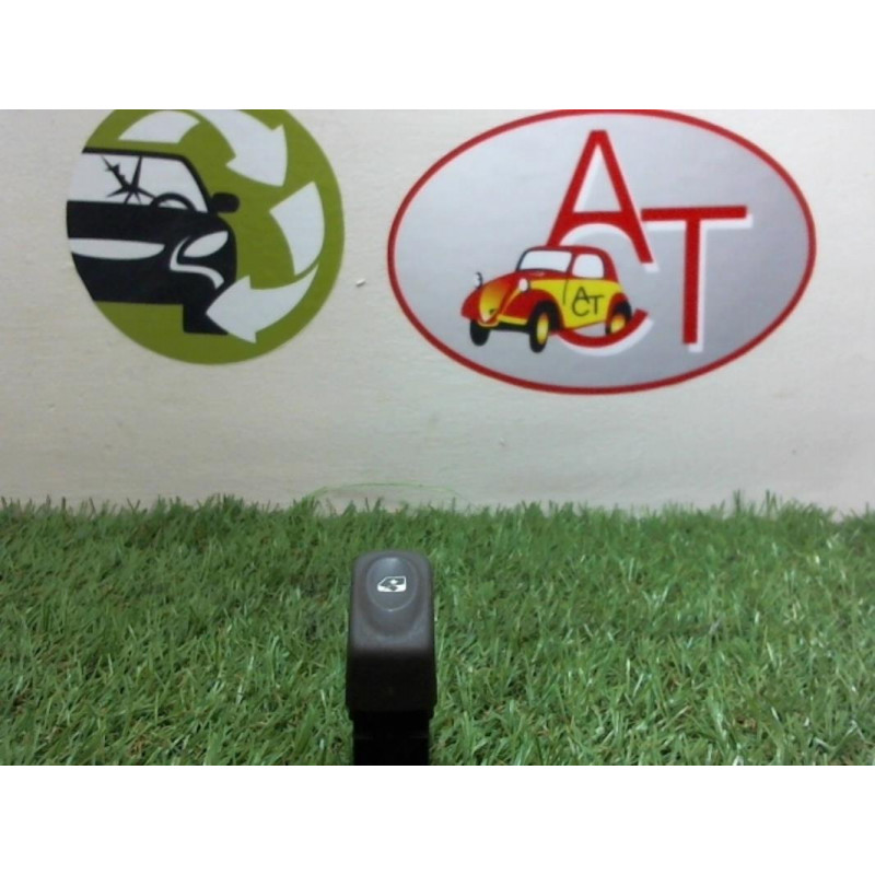 Interrupteur de leve vitre avant droit RENAULT SCENIC I PHASE 2 d’occasion