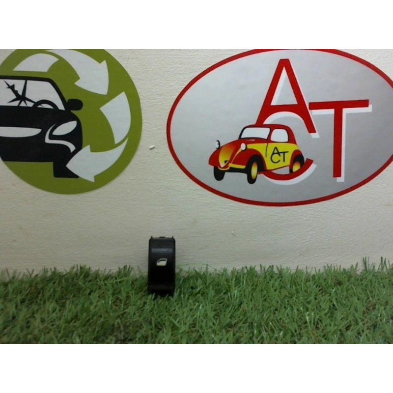 Interrupteur de leve vitre avant droit PEUGEOT 307 PHASE 1 d’occasion