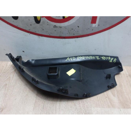 Garniture hayon PEUGEOT PARTNER 2 PHASE 1 d’occasion