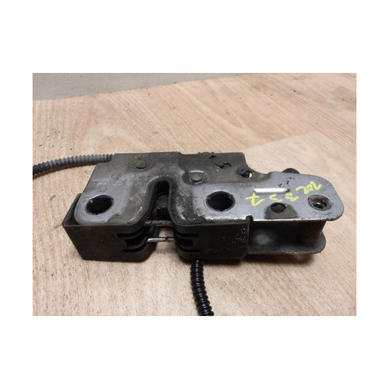 Serrure de capot VOLKSWAGEN  d’occasion