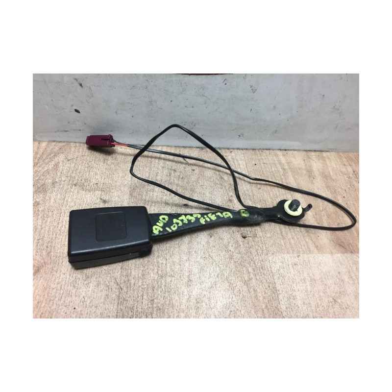Attache ceinture avant droit FORD FIESTA 6 PHASE 1 d’occasion