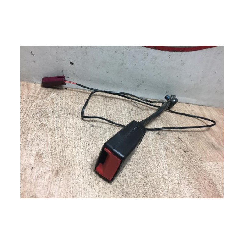 Attache ceinture avant droit FORD FIESTA 6 PHASE 1 d’occasion