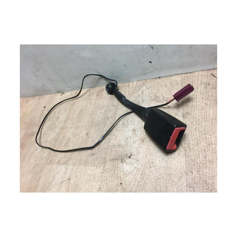 Attache ceinture avant gauche FORD FIESTA 6 PHASE 1 d’occasion