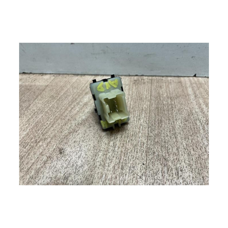 Interrupteur de leve vitre avant droit RENAULT CLIO 4 PHASE 1 d’occasion