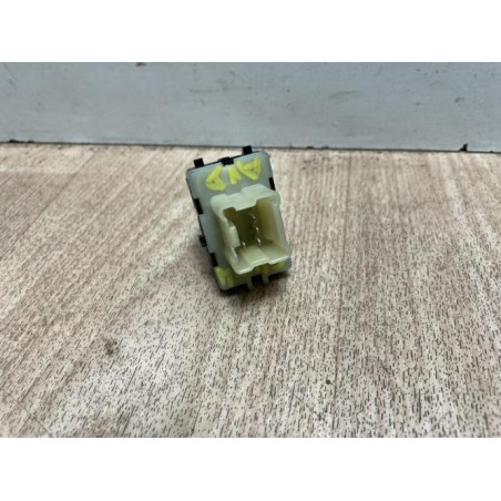 Interrupteur de leve vitre avant droit RENAULT CLIO 4 PHASE 1 d’occasion