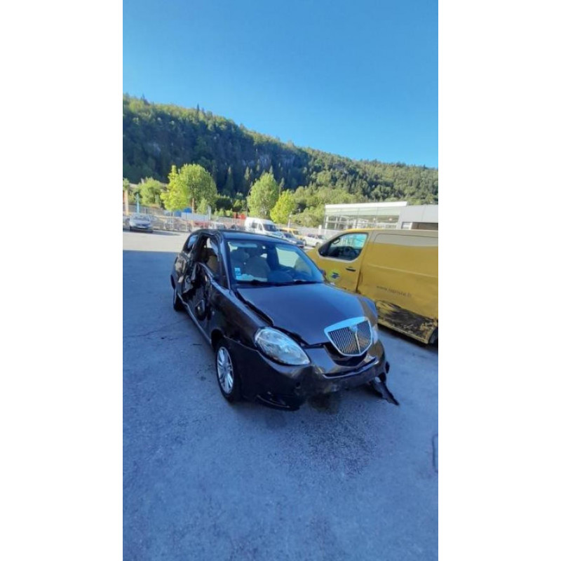 Enjoliveur anti brouillard LANCIA YPSILON 4 PHASE 2 d’occasion