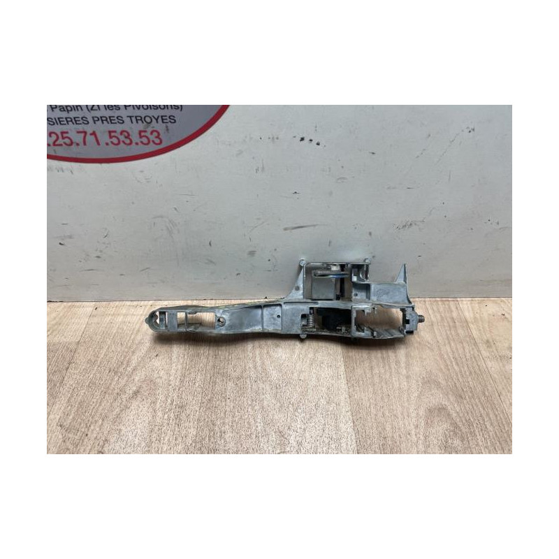 Support poignee porte avant gauche PEUGEOT 208 1 PHASE 1 d’occasion