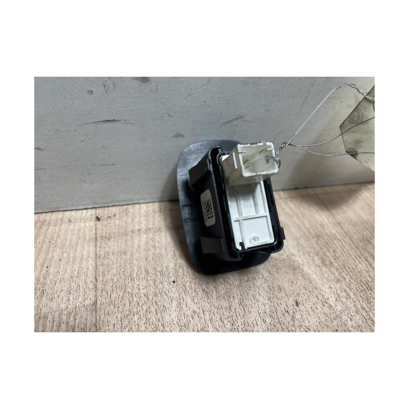 Interrupteur de leve vitre arriere droit PEUGEOT 208 1 PHASE 1 d’occasion