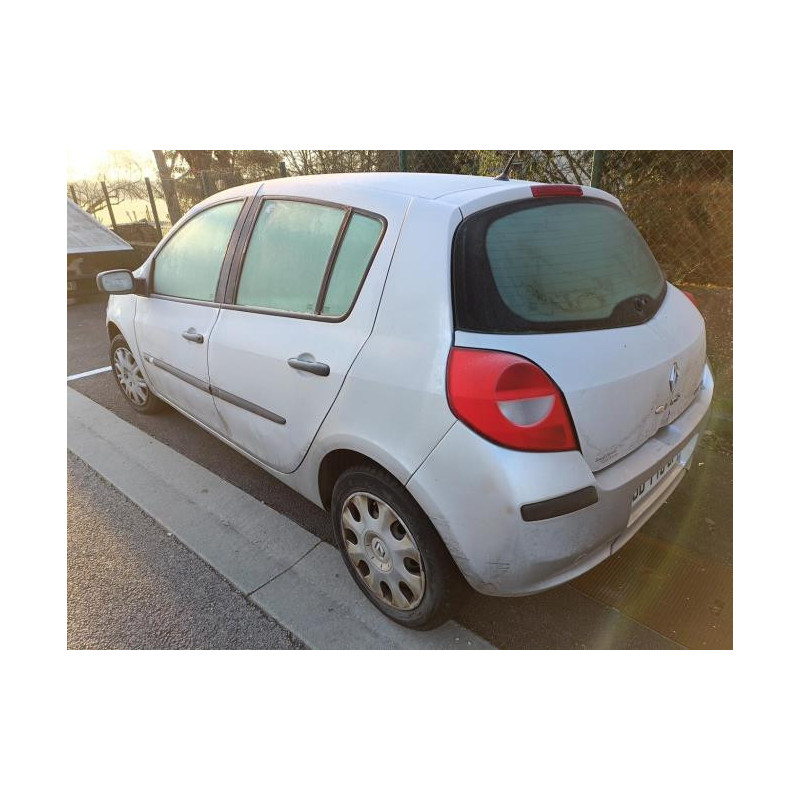 Platine feu arriere droit RENAULT CLIO 3 PHASE 1 d’occasion
