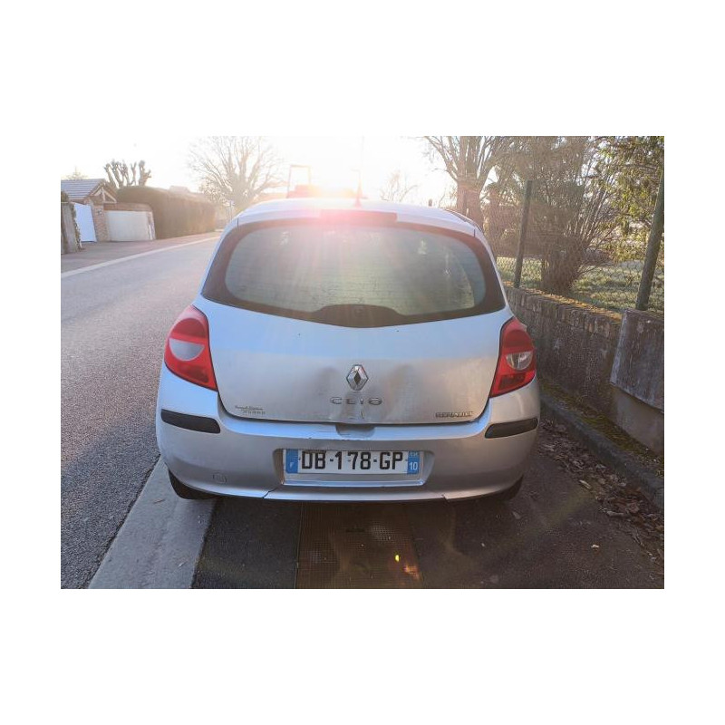 Platine feu arriere droit RENAULT CLIO 3 PHASE 1 d’occasion