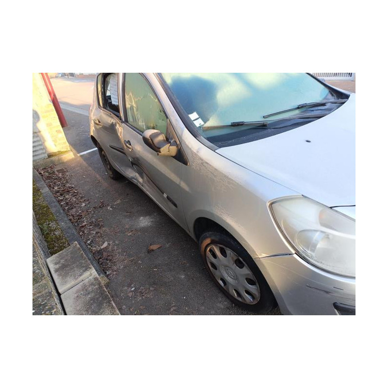 Platine feu arriere droit RENAULT CLIO 3 PHASE 1 d’occasion