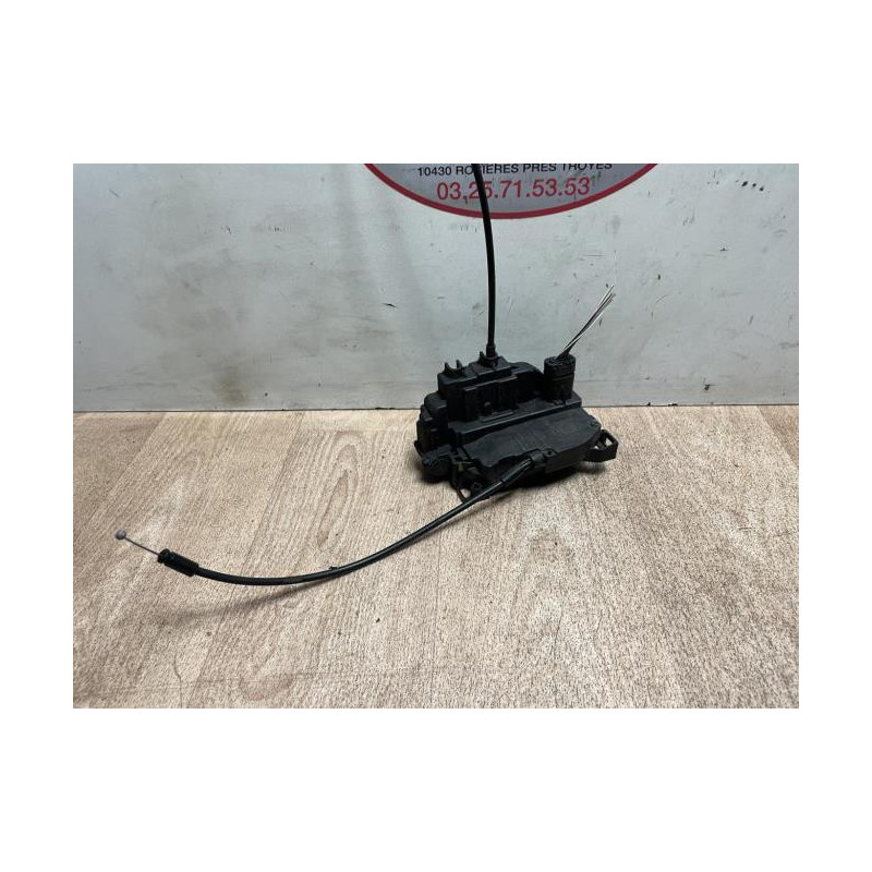 Serrure avant droit RENAULT CLIO 3 PHASE 2 d’occasion