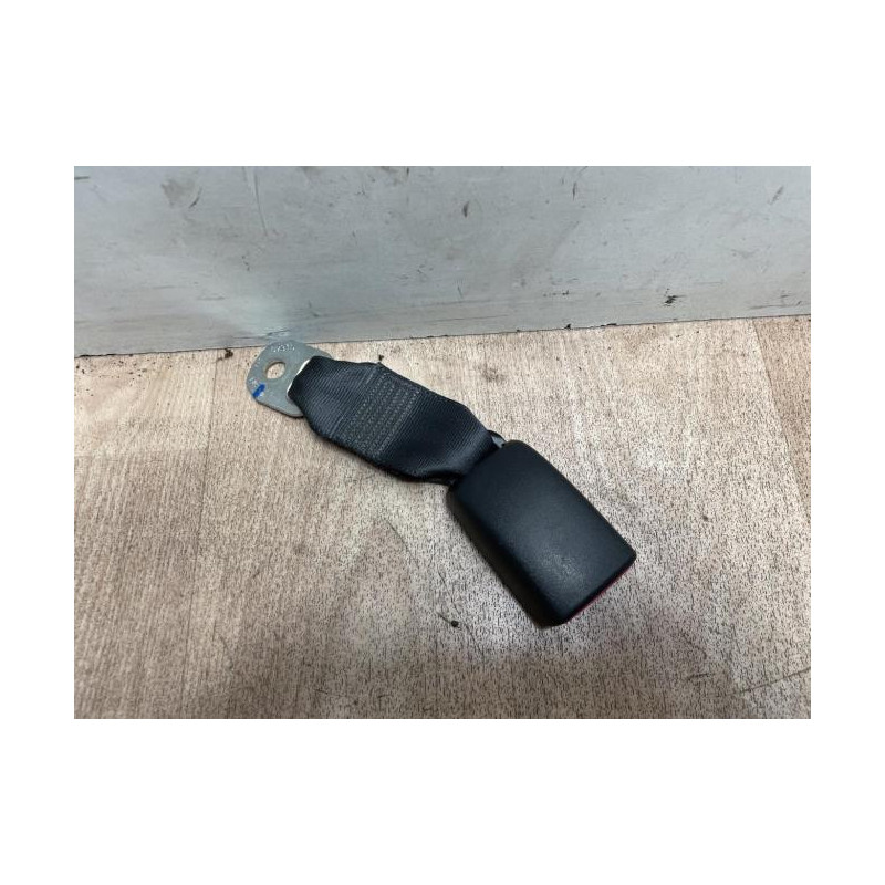 Attache ceinture arriere droit SUZUKI SWIFT 3 d’occasion