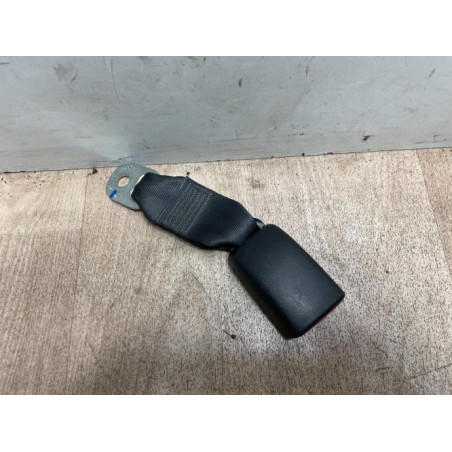 Attache ceinture arriere droit SUZUKI SWIFT 3 d’occasion