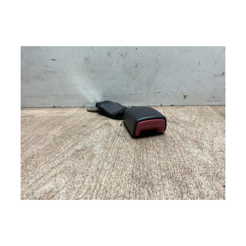 Attache ceinture arriere centrale SUZUKI SWIFT 3 d’occasion