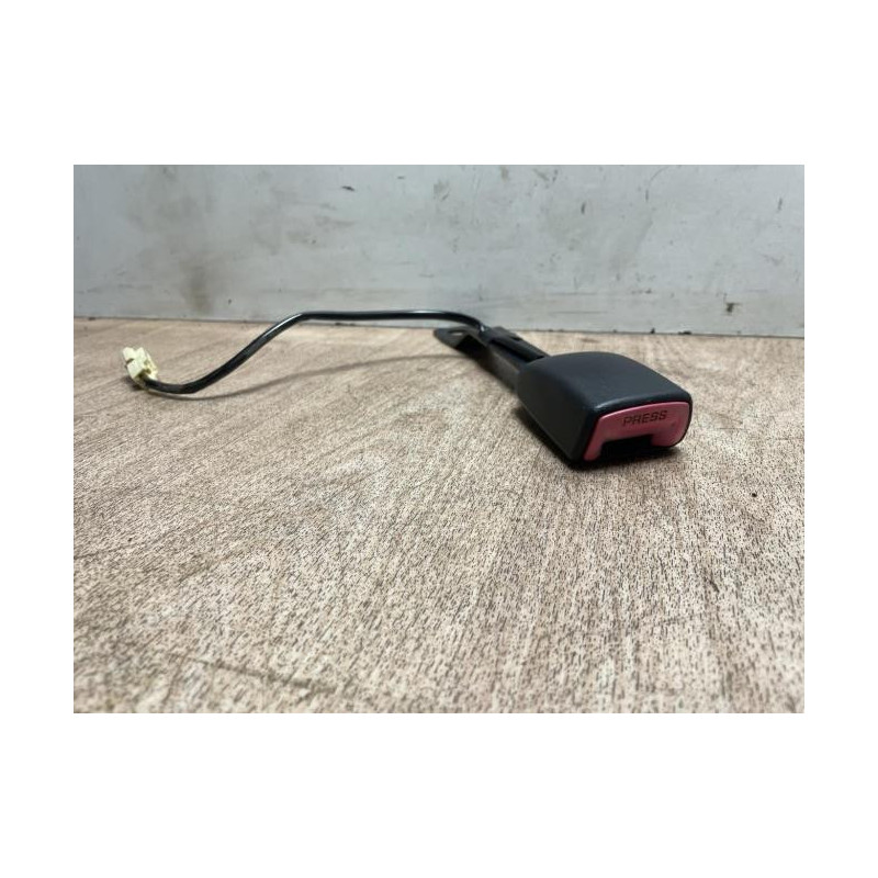Attache ceinture avant gauche SUZUKI SWIFT 3 d’occasion
