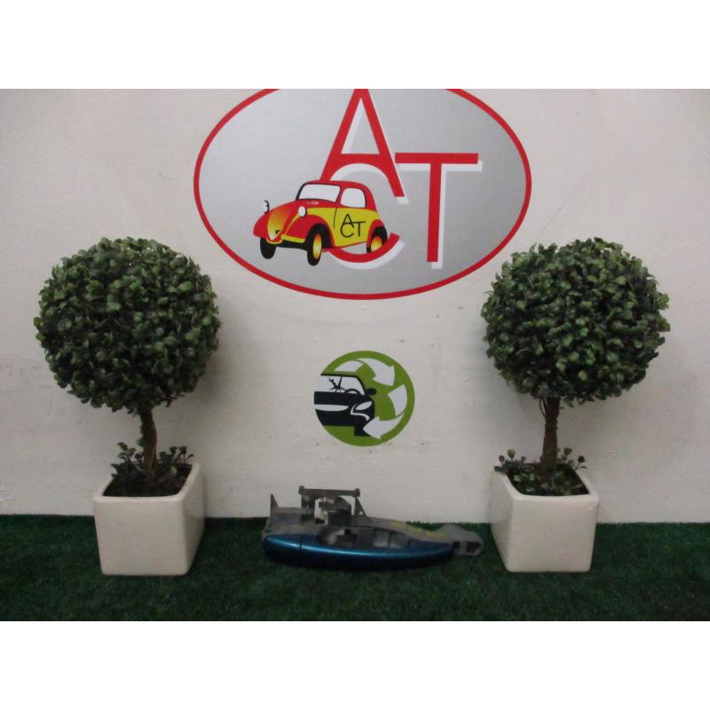 Poignee porte avant droit PEUGEOT 207 1.4 16V d’occasion